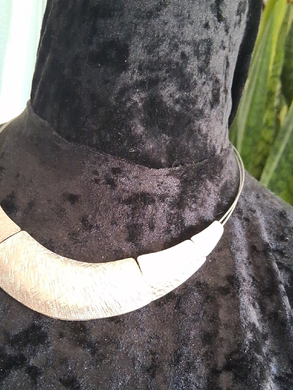 H&M Textured Silver Statement Collar Necklace - Picture 3 of 10
